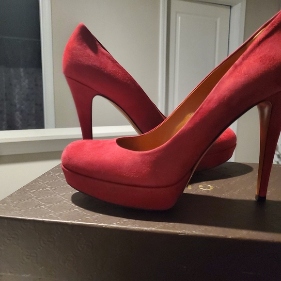 Brand New Authentic Gucci Pumps - Picture 2 of 4